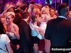 Darmowe pornofilmy laski bi klub o publiczny seks orgia