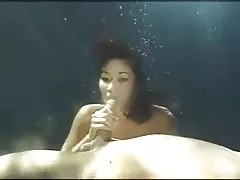 Filmy za darmo porno syrenka azjatka daje podwodne oral