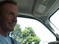 Amateur ses filmy dziewczyna cieszy facet po jej samochód się zepsuł