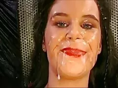 Piękny, laski w seksownej bieliźnie cum lalka