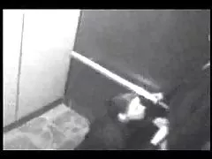 Erotyczne filmy online kamery bezpieczeństwa - blow job w windzie