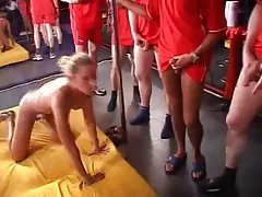 Sex erotyka gangbang dla tatuaż 'd dziewczyna!