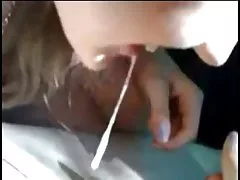 Dziewczyny nago zdjęcia blonde teen wieje walenie konia przyjaciela w samochodzie. cum w ustach