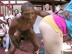 Sex darmowy film taniec misia party w domu