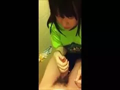 Słodkie sex filmiki erotyczne 18-letni koreański Dziewczyna daje jej pierwsze obciąganie