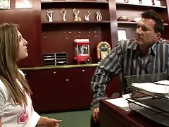 Napalone ladne cipki starsze przystojniak pokazuje młoda Opiekunka jego twardy narzędzie