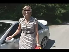 Sex nago dziwka pieprzy dla gazu