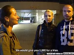 Piękna filmiki z nagimi kobietami para czeski dostaje pieniądze dla wymiany gf